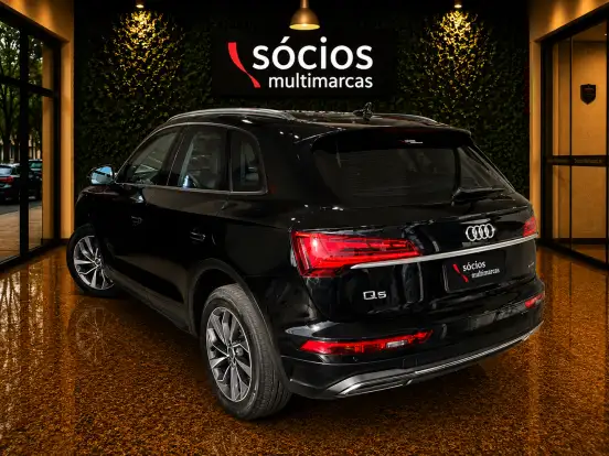 AUDI-Q5-2021