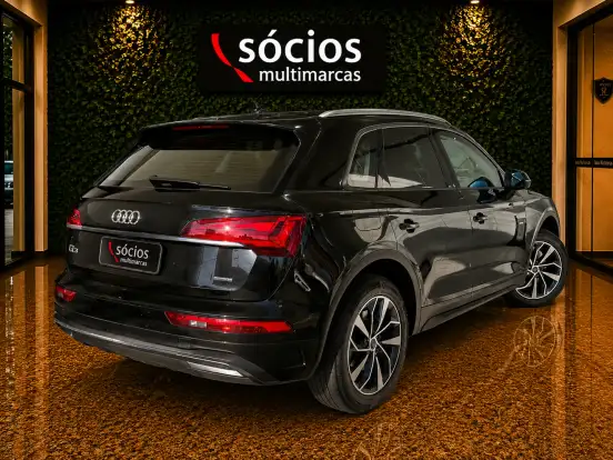AUDI-Q5-2021