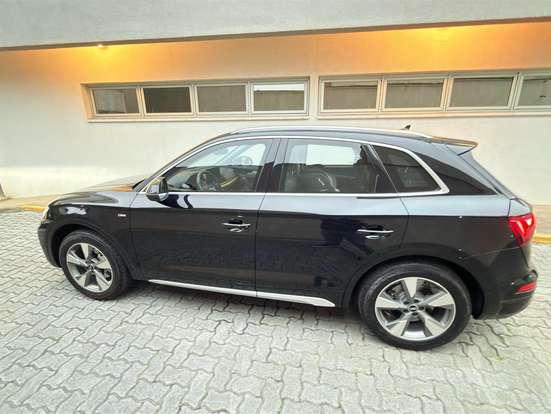 AUDI-Q5-2021