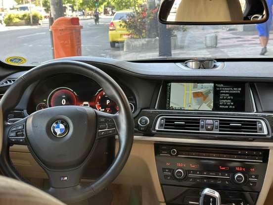 BMW-750i-4.4 M SPORT SEDAN V8 32V GASOLINA 4P AUTOMÁTICO BMW-750i-2014