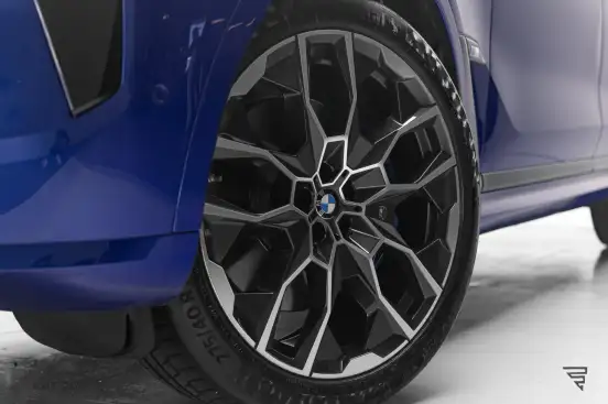 BMW-X7-2023