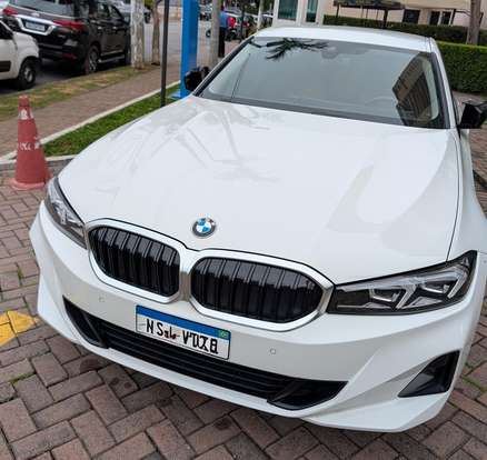 BMW-320i-2022