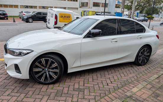 BMW-320i-2022
