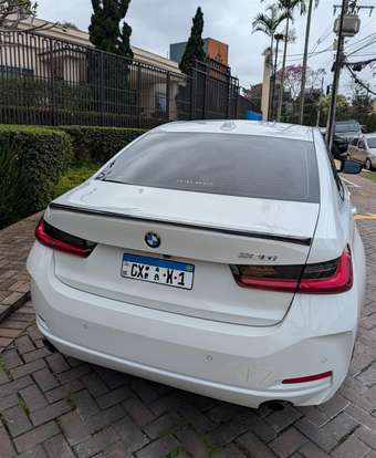 BMW-320i-2022