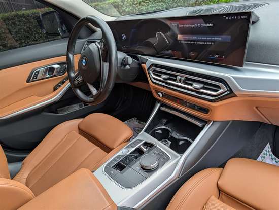 BMW-320i-2022