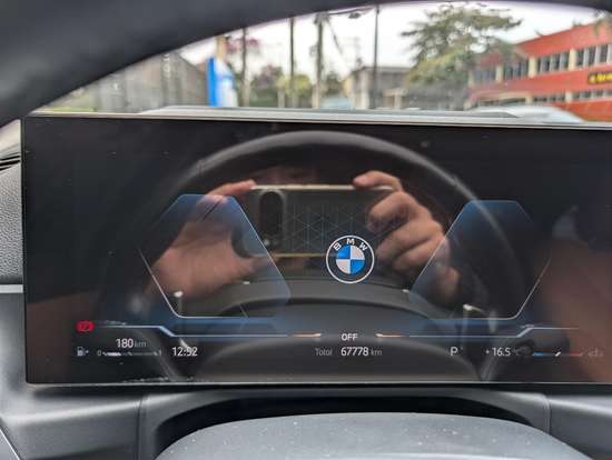 BMW-320i-2022