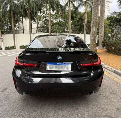 BMW-330e-2022