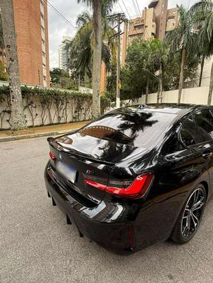 BMW-330e-2022