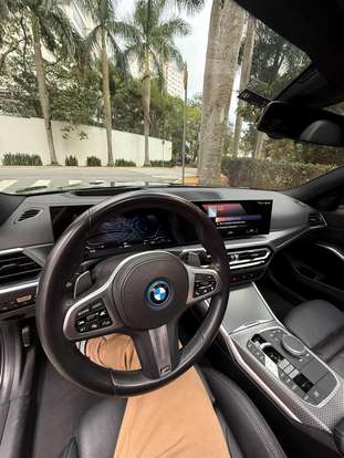 BMW-330e-2022