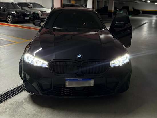 BMW-330e-2022