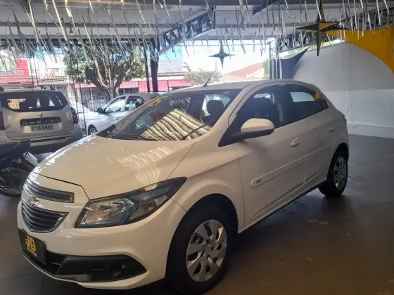 CHEVROLET ONIX 1.4 MPFI LT 8V FLEX 4P MANUAL CHEVROLET ONIX 1.4 MPFI LT 8V FLEX 4P MANUAL