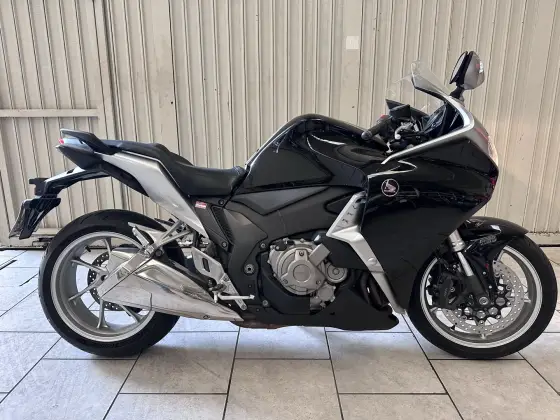 HONDA VFR 1200F 