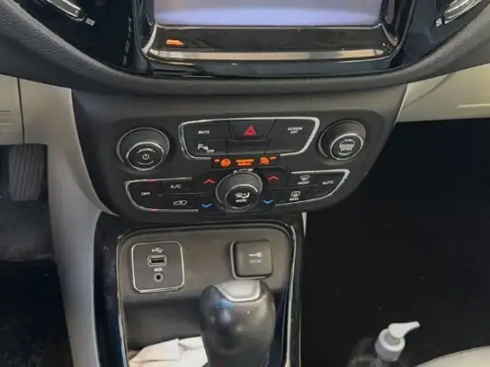 JEEP-COMPASS-2.0 16V FLEX LIMITED AUTOMÁTICO JEEP-COMPASS-2018