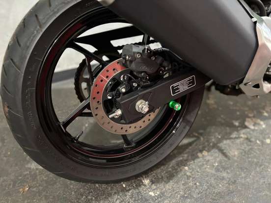 KAWASAKI-Z500-2024