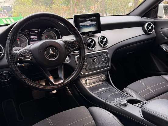 MERCEDES-BENZ-CLA 200-1.6 URBAN 16V FLEX 4P AUTOMÁTICO MERCEDES-BENZ-CLA 200-2015