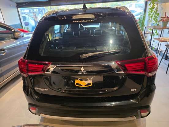 MITSUBISHI-OUTLANDER-3.0 GT 4X4 V6 24V GASOLINA 4P AUTOMÁTICO MITSUBISHI-OUTLANDER-2017