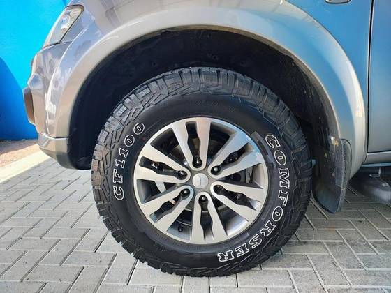 MITSUBISHI PAJERO 3.2 HPE 4X4 7 LUGARES 16V TURBO INTERCOOLER DIESEL 4P AUTOMÁTICO