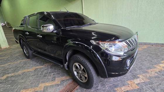 MITSUBISHI L200 TRITON 2.4 16V TURBO DIESEL SPORT HPE CD 4P 4X4 AUTOMÁTICO