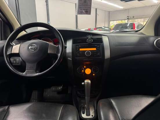 NISSAN-LIVINA-1.8 SL 16V FLEX 4P AUTOMÁTICO NISSAN-LIVINA-2012
