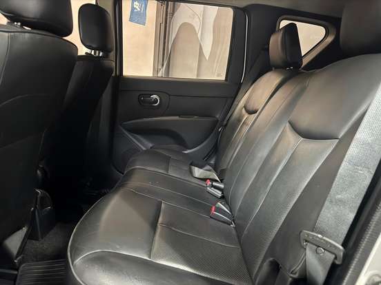 NISSAN-LIVINA-1.8 SL 16V FLEX 4P AUTOMÁTICO NISSAN-LIVINA-2012