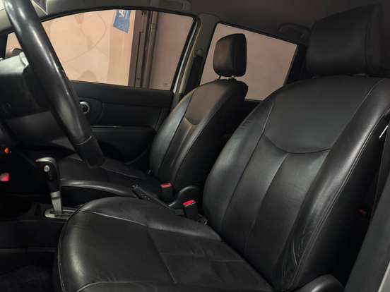 NISSAN-LIVINA-1.8 SL 16V FLEX 4P AUTOMÁTICO NISSAN-LIVINA-2012