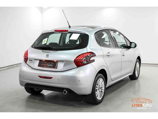 PEUGEOT-208-2017
