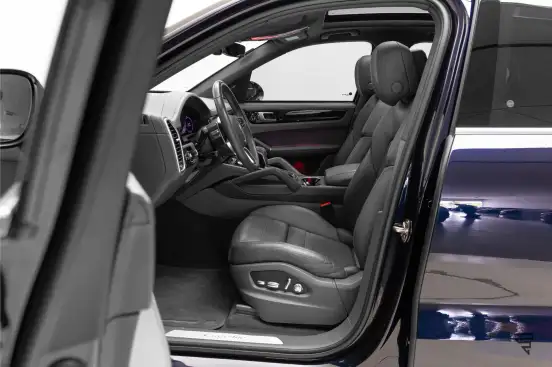 PORSCHE-CAYENNE-2021