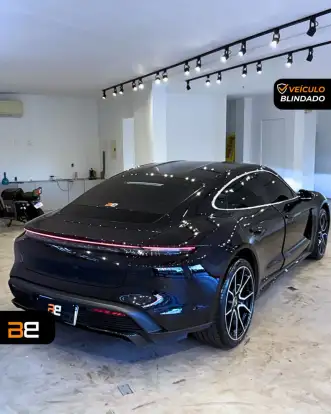PORSCHE-TAYCAN-2023