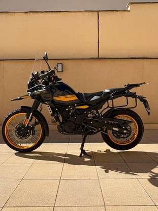 ROYAL ENFIELD-HIMALAYAN 450 HANLE BLACK-2025