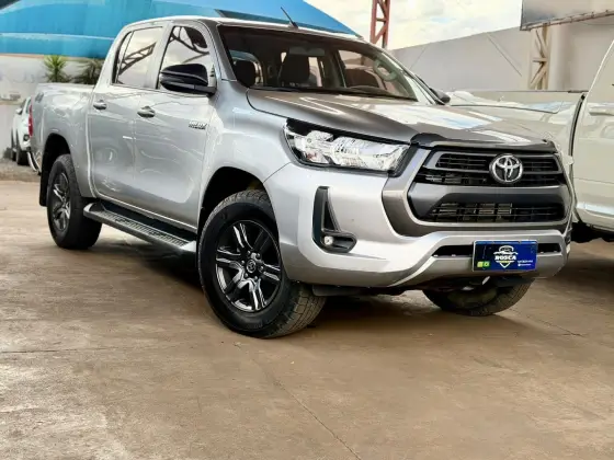 TOYOTA HILUX 2.8 D-4D TURBO DIESEL CD SR 4X4 AUTOMÁTICO TOYOTA HILUX 2.8 D-4D TURBO DIESEL CD SR 4X4 AUTOMÁTICO