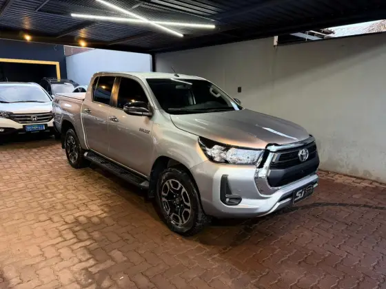 TOYOTA HILUX 2.8 D-4D TURBO DIESEL CD SRV 4X4 AUTOMÁTICO TOYOTA HILUX 2.8 D-4D TURBO DIESEL CD SRV 4X4 AUTOMÁTICO