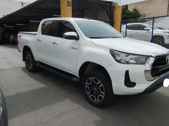TOYOTA-HILUX-2.8 D-4D TURBO DIESEL CD SRV 4X4 AUTOMÁTICO TOYOTA-HILUX-2021