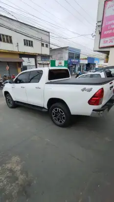 TOYOTA-HILUX-2021
