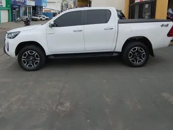 TOYOTA-HILUX-2.8 D-4D TURBO DIESEL CD SRV 4X4 AUTOMÁTICO TOYOTA-HILUX-2021