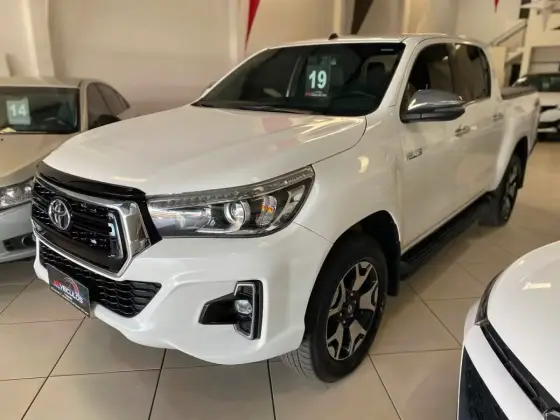 TOYOTA HILUX 2.8 SRX 4X4 CD 16V DIESEL 4P AUTOMÁTICO