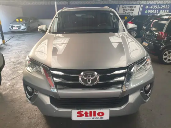 TOYOTA HILUX SW4 2.7 SRV 7 LUGARES 4X2 16V FLEX 4P AUTOMÁTICO TOYOTA HILUX SW4 2.7 SRV 7 LUGARES 4X2 16V FLEX 4P AUTOMÁTICO