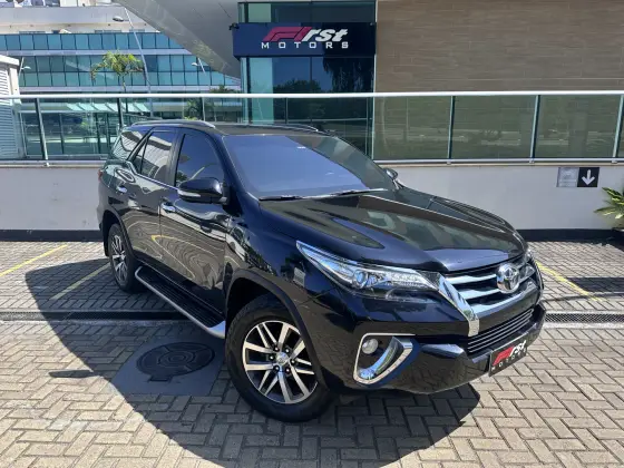 TOYOTA HILUX SW4 2.8 SRX 4X4 16V TURBO INTERCOOLER DIESEL 4P AUTOMÁTICO TOYOTA HILUX SW4 2.8 SRX 4X4 16V TURBO INTERCOOLER DIESEL 4P AUTOMÁTICO