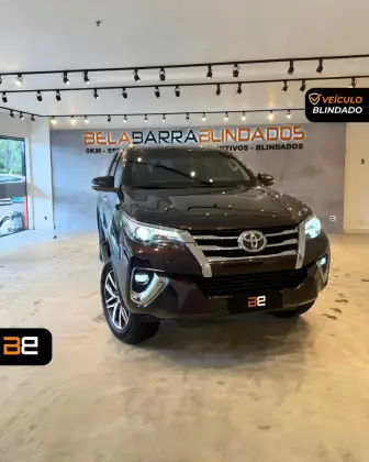 TOYOTA HILUX SW4 2.8 SRX DIAMOND 4X4 7 LUGARES 16V TURBO INTERCOOLER DIESEL 4P AUTOMÁTICO