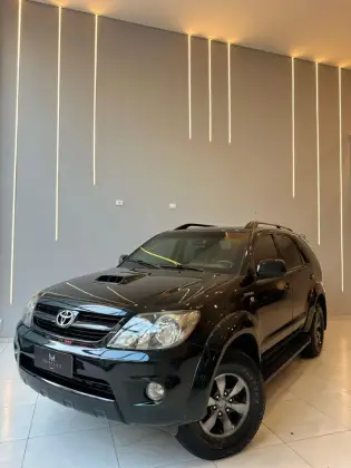 TOYOTA HILUX SW4 3.0 SRV 4X4 16V TURBO INTERCOOLER DIESEL 4P AUTOMÁTICO TOYOTA HILUX SW4 3.0 SRV 4X4 16V TURBO INTERCOOLER DIESEL 4P AUTOMÁTICO