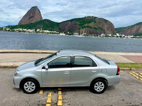 TOYOTA ETIOS 1.5 XS SEDAN 16V FLEX 4P AUTOMÁTICO