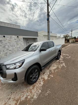 TOYOTA HILUX 2.8 D-4D TURBO DIESEL CD SR 4X4 AUTOMÁTICO