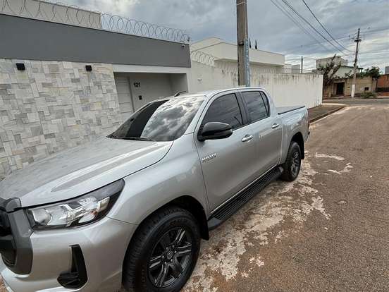TOYOTA-HILUX-2.8 D-4D TURBO DIESEL CD SR 4X4 AUTOMÁTICO TOYOTA-HILUX-2022
