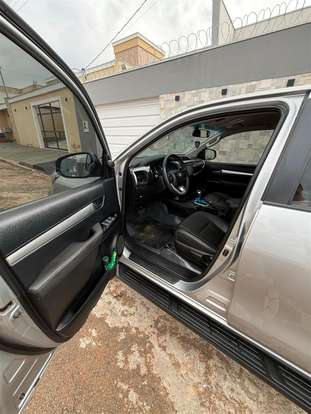 TOYOTA-HILUX-2022