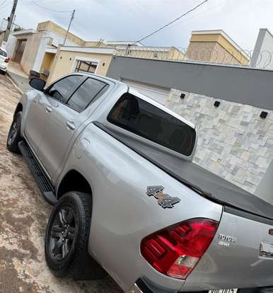 TOYOTA-HILUX-2022