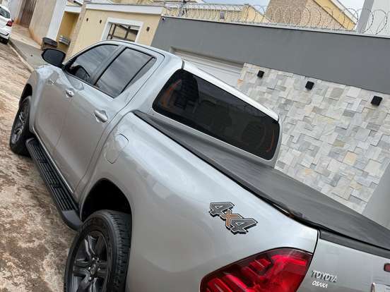 TOYOTA-HILUX-2.8 D-4D TURBO DIESEL CD SR 4X4 AUTOMÁTICO TOYOTA-HILUX-2022