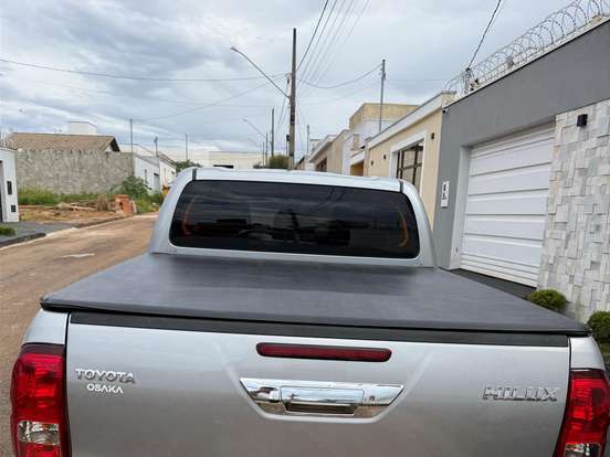TOYOTA-HILUX-2.8 D-4D TURBO DIESEL CD SR 4X4 AUTOMÁTICO TOYOTA-HILUX-2022
