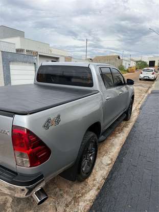 TOYOTA-HILUX-2022