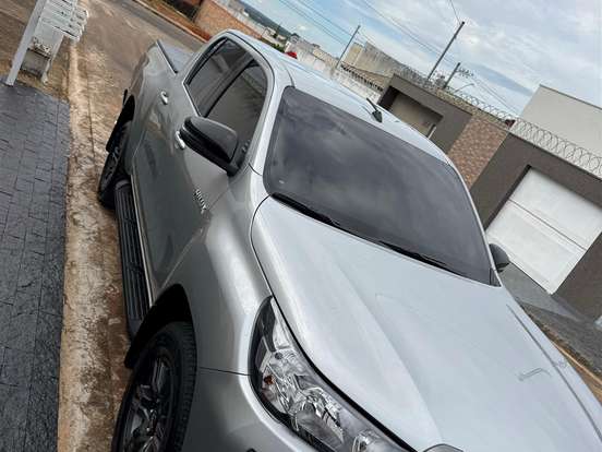 TOYOTA-HILUX-2.8 D-4D TURBO DIESEL CD SR 4X4 AUTOMÁTICO TOYOTA-HILUX-2022