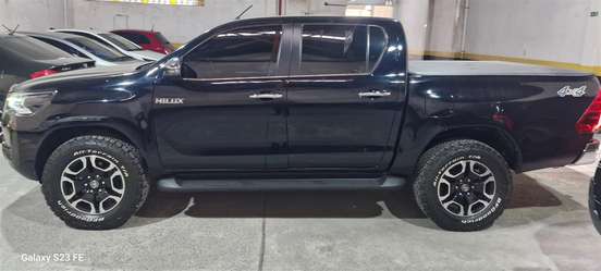 TOYOTA-HILUX-2.8 D-4D TURBO DIESEL CD SRX LIMITED 4X4 AUTOMÁTICO TOYOTA-HILUX-2023