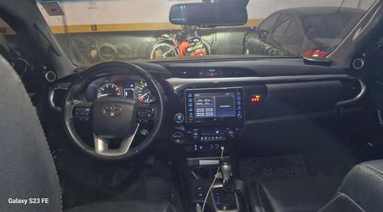 TOYOTA-HILUX-2023
